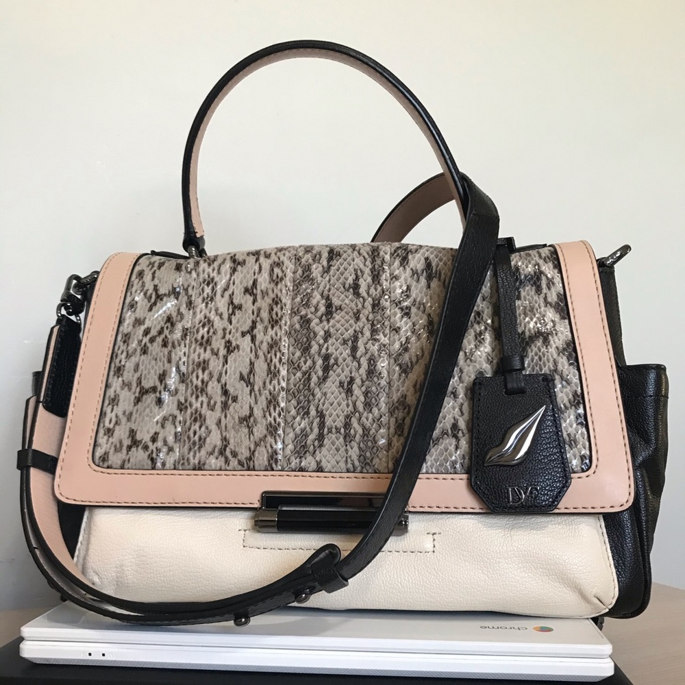 SEND me an offer
Diane Von Furstenberg 🌹